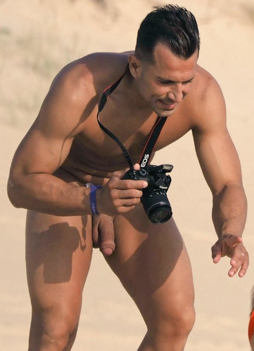 voyeurgayspy's tweet photo. #gaypaparazzi #nudist #beachlife #prettybody https://t.co/Y7hSerEPVj