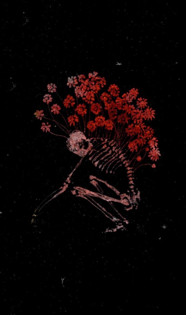 Bıyıklı kertenkeleyi def ettik,  bi gülümüz soldu artık sıra  bi ömür yeșertecegimiz güllerde
#KırmızıGüllerÇabukSolar