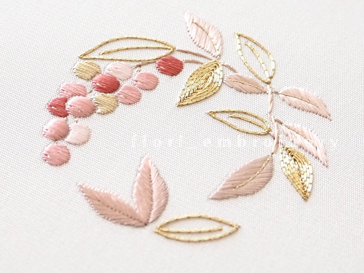 EmbroideryFiori's tweet photo. 日本刺繍やオートクチュール刺繍の技法を使って作品を作っています𓂃 𓈒𓏸❁⃘

たくさんの方に見て頂けましたら嬉しいです＾＾

WEBSTOREも是非ご覧になってみて下さい.·˖*
https://t.co/LuKbrxlZ2R

@Lupopo_cafe さま、お忙しい中素敵な企画ありがとうございます！ https://t.co/dPVKKYQd1y