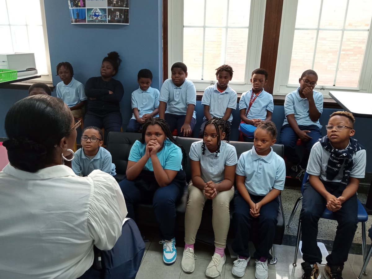 Principal James In Action Today!
Providing literacy intervention to passengers aboard Flight # 2024 at Avalon Park readers become leaders.<a href="/ChiPubSchools/">CPS - Chicago Public Schools</a> <a href="/teachme_plz/">Takeshi James</a>