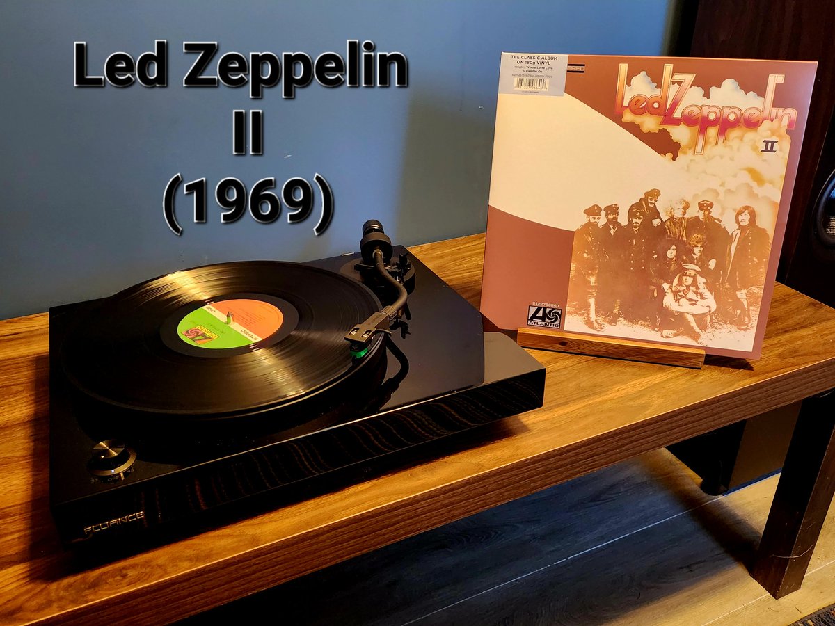 Caper4Life78's tweet photo. Tonight's Vinyl Selection... 🤘💿🎶
Led Zeppelin: II (1969: 2014 Reissue)
#vinyl #vinylcollection #vinylcollector #vinylcollectors #vinylrecord #vinylrecords #record #recordcollection #recordcollector #ledzeppelin #ledzeppelin2 #classicrock #60srock https://t.co/JwsbGMm9oH