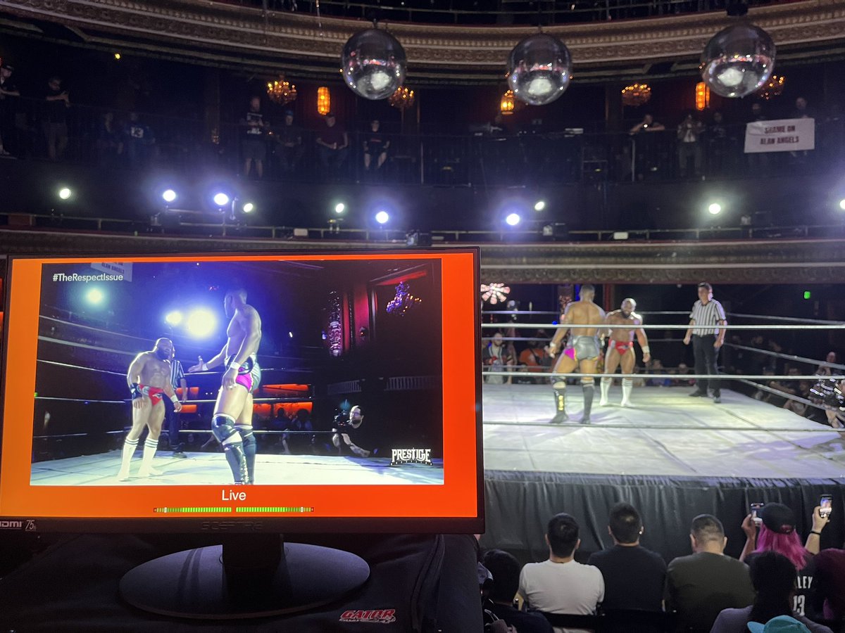 jordanw_s's tweet photo. Few notes from last night:
• @imdiegohill is the real deal. Next up. Get on the bandwagon now.
• Very cool of @ScottDAmore to swoop in last minute & make some magic 🫎
• @snoringelbow & @FilthyTomLawlor got one of the biggest reactions of the night from roses & breadsticks. https://t.co/JGRStNxm3Z
