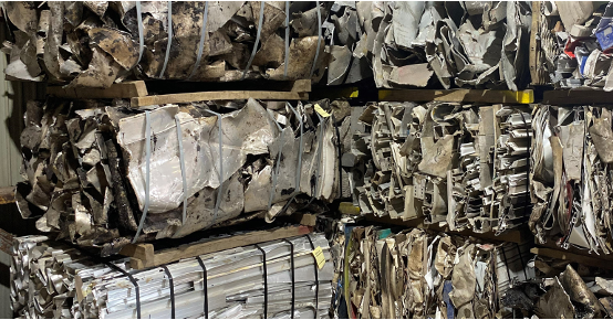 ChooseAluminum's tweet photo. The @RECYPartnership, with support from @CansRecyclable @Alcoa &amp; @Arconic, launched a grant program that’s already generated about 4.1M lbs. of AL yearly, while reducing 18,750+ metric tons of greenhouse gas emissions. 💪🌎 https://t.co/8vCGjjQlCi https://t.co/Ib2bXrXPM6