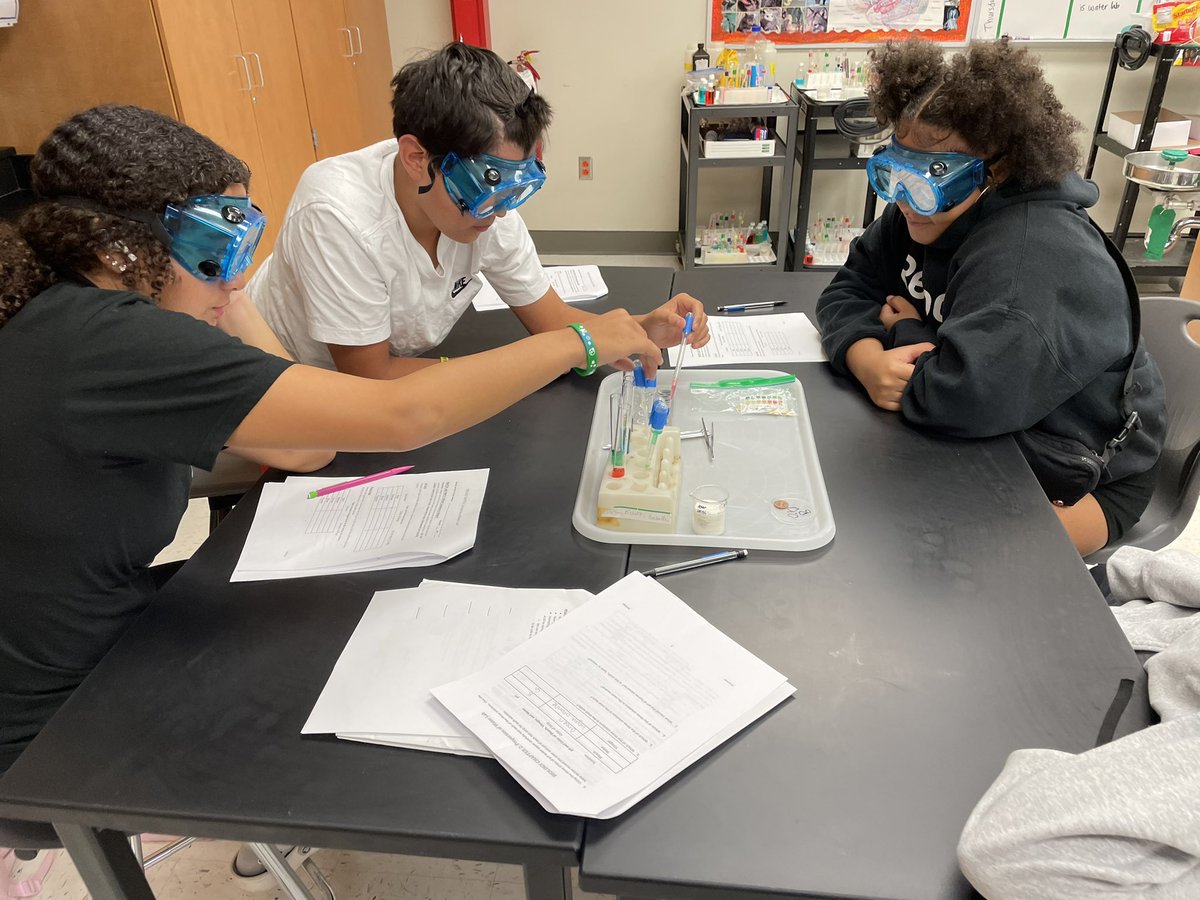 MrNicholsBio's tweet photo. Last week we had a great time learning about the properties of water by examining a number of different “mystery” chemicals to figure out which one was water! (1/2) https://t.co/PJNEhZk794