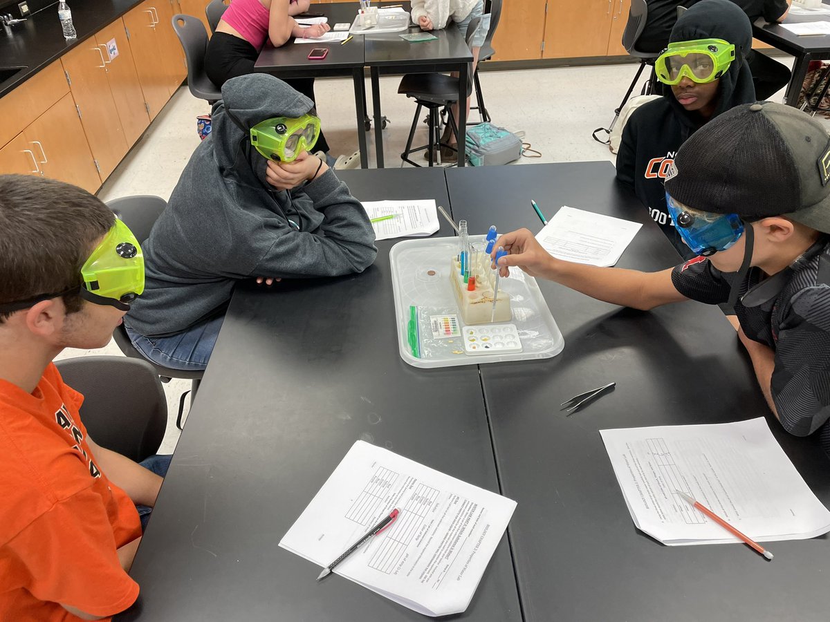 MrNicholsBio's tweet photo. Last week we had a great time learning about the properties of water by examining a number of different “mystery” chemicals to figure out which one was water! (1/2) https://t.co/PJNEhZk794