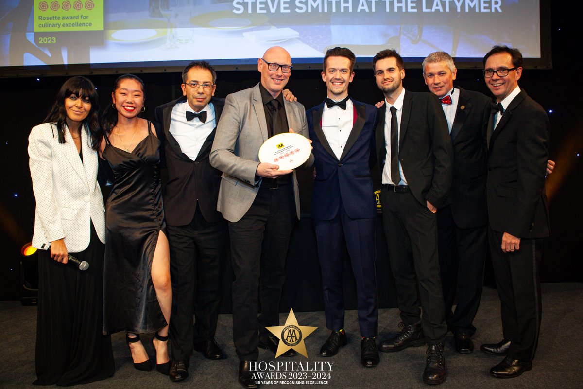5 #AARosettes have been awarded to Steve Smith @The_latymer from #Surrey! A huge congratulations to you all on this fantastic achievement! Thanks to our sponsor @rakporcelaineu. #AAawards @Exclusive_Hotel @surreylive @VisitSurrey @SurreyLife