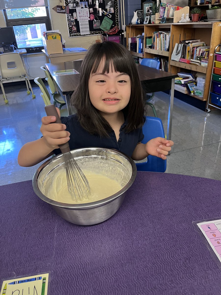 SoniaP_MEDD's tweet photo. Birthday’s are the best days! We love baking cakes to help celebrate our friends birthday’s! #lifeskills #measurement #followingdirections https://t.co/FenvVYBixi