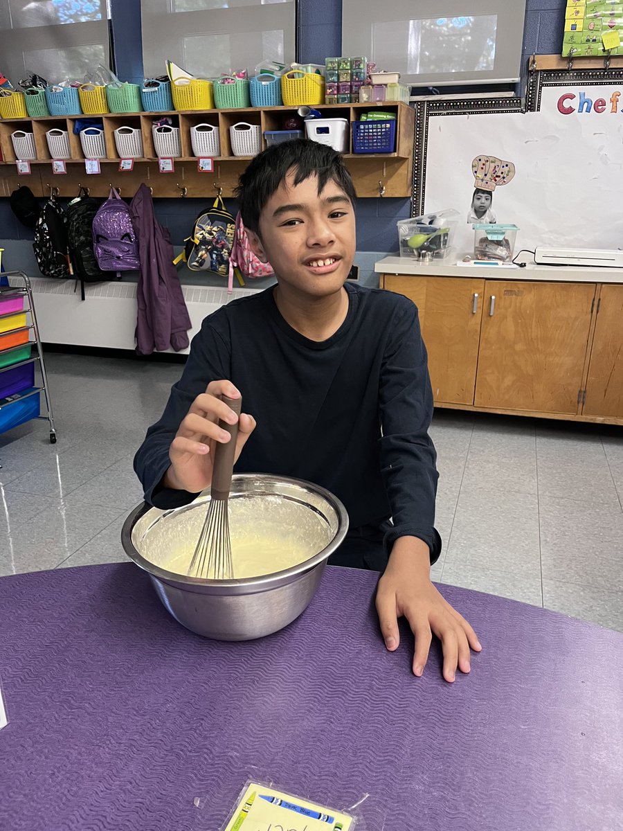 SoniaP_MEDD's tweet photo. Birthday’s are the best days! We love baking cakes to help celebrate our friends birthday’s! #lifeskills #measurement #followingdirections https://t.co/FenvVYBixi