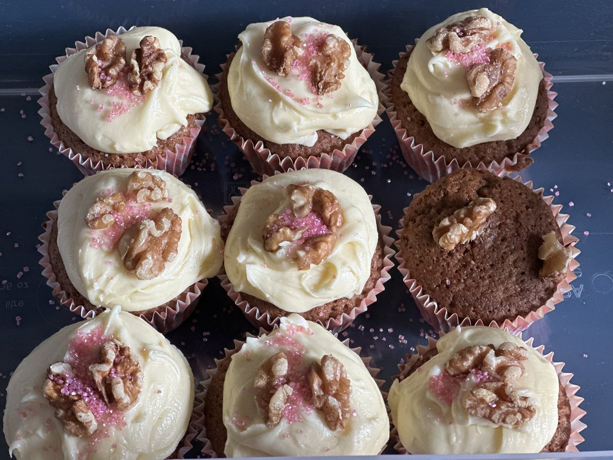 deargem's tweet photo. Todays reason to smile…….yummy cakes ready for @burlesquewithautumnnoir last night teaching #RuthStone #Gifts #DanceFamily #CarrotCake #PinkSparkles #Cakes xxx https://t.co/d5cP9maO6N