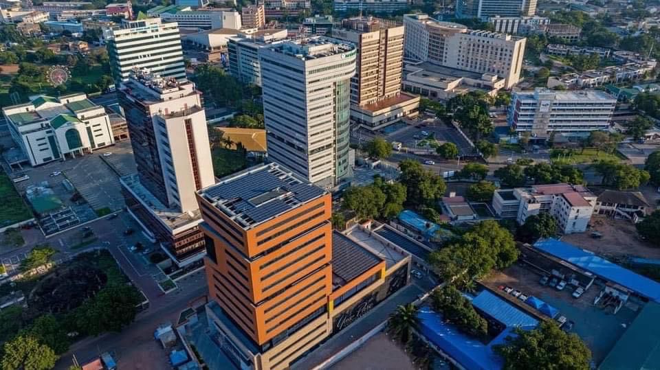 ThePyramid_Show's tweet photo. This is Ghana 🇬🇭 for you #AffordableHousing #HomeOwnership https://t.co/vkOSprR3Wl