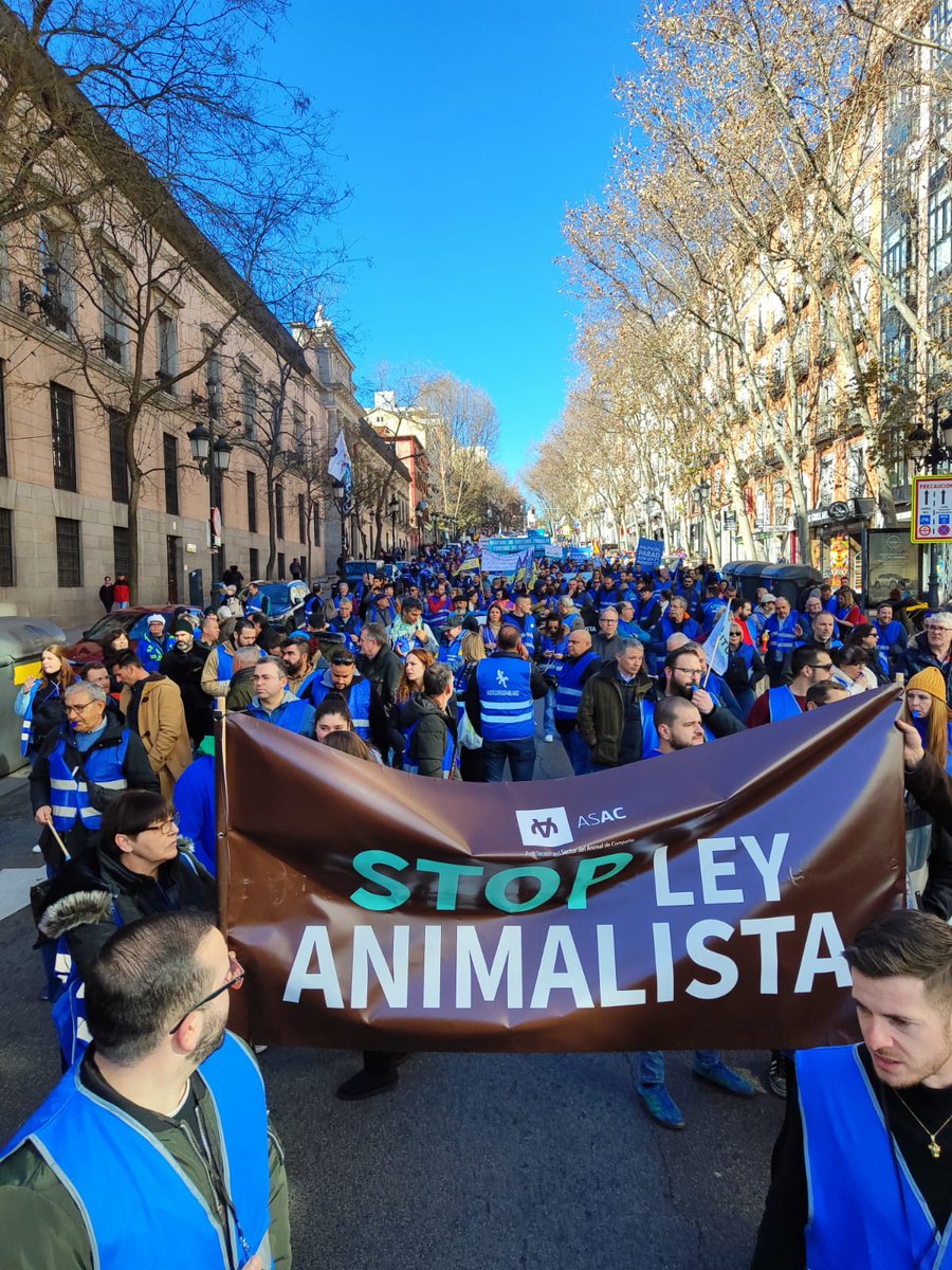 antianimalista9's tweet photo. El 29 entra en vigor la ley animalista y la fundación Faada ya ha recibido una subvención de 154.500 euros para "asistencia veterinaria a personas vulnerables.... el chorreo de pasta a chiringuitos animalistas va a ser brutal. Hay que emplear el dinero público con mas cabeza https://t.co/mHIRyp1eS9