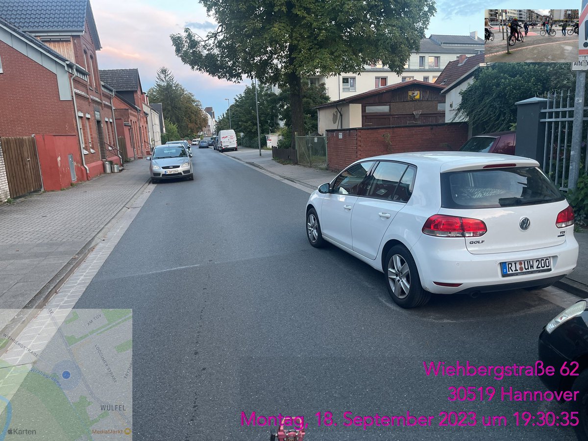 ICESonic6's tweet photo. Soll ja bis 31.10.23 konsequent konform werden gemäß Dem Veloroute Vorrang Netz #Fahrrad_3.0 @Wissing @andreasscheuer @radentscheid @DVR_info keine #AutogewaltBlockade in Radverkehrs Anlagen #OLG_Lüneburg @klimaunion @KlimaRegion @BelitOnay Tiefbauamt @Hannover @KidicalH https://t.co/Bjp6CtxYRI