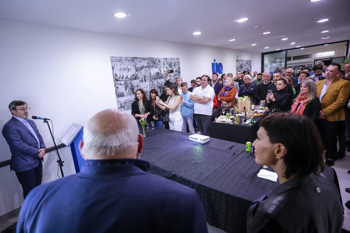 UIPBA's tweet image. Participamos de un encuentro por el Mes de la Industria organizado por la @UIQuilmes, junto a nuestro presidente, @MRappallini, el titular de la entidad, @H_Castagnini, miembros del Comité Ejecutivo y la intendenta de Quilmes, @mayrasmendoza. 🏭