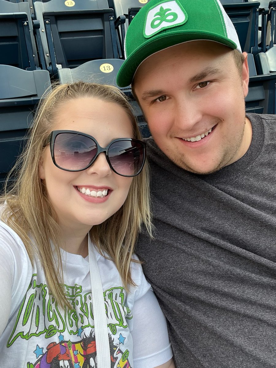 GabrielleDNoble's tweet photo. An amazing weekend full of good music from @gunsnroses and a good football game from the Chiefs. 🎶🏈 https://t.co/cDtCb0G21w