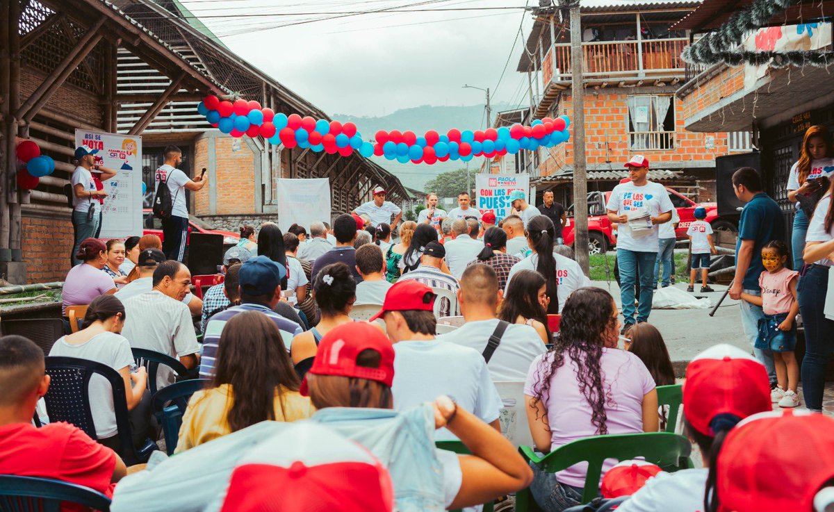 Estuve en #SantaRosadeCabal contándole a la comunidad del barrio ‘Artesanos’ diciendo #QueParcheMeterleALaCultura