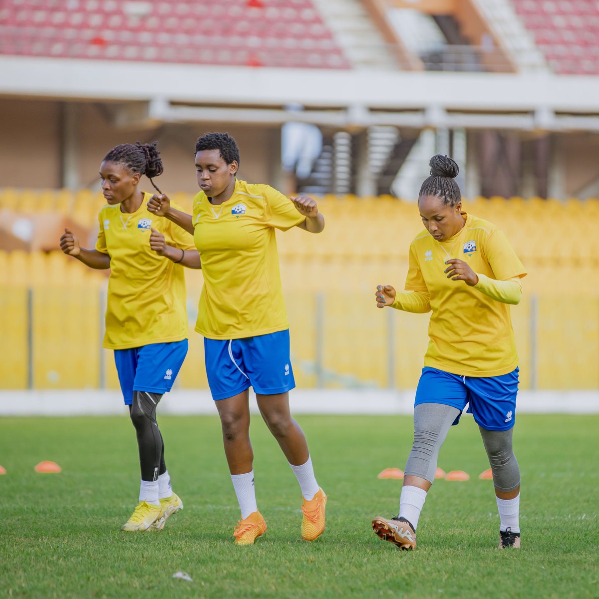 FERWAFA's tweet photo. Imyitozo ya nyuma yo kwitegura the Black Queens mu mafoto.

Umukino wo kwishyura ni kuri uyu wa kabiri kuri Accra Sports Stadium guhera saa kumi ku isaha ya Ghana (Saa Kumi n’ebyiri isaha ya Kigali) https://t.co/JsDg6KlhdJ