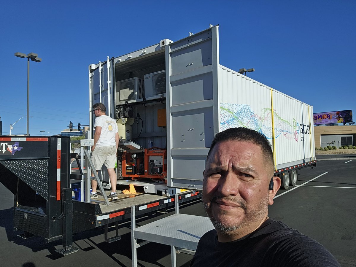 Vecta_Labs's tweet photo. If you're in #Vegas this week, our #VectaLabs US team traveled from Dallas, Texas with our Mobile #Test Chamber. Come say 'hi' and to take you on a tour of the chamber, located in the parking lot of Piero's Italian Cuisine (355 Convention Center Dr, Las Vegas). @bencardwellNC #5G https://t.co/xEAFxd1XXM