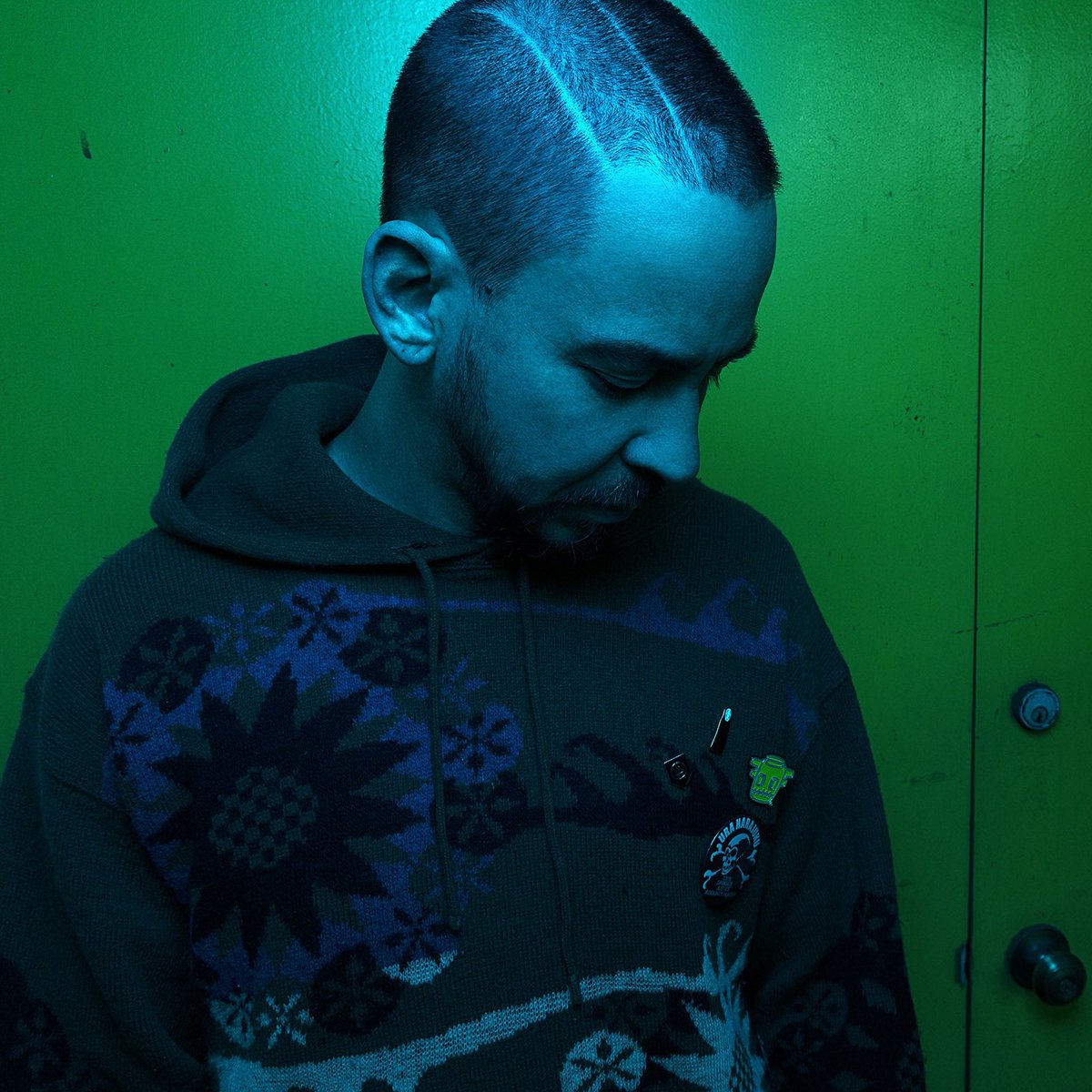 Mike Shinoda’s new era look.