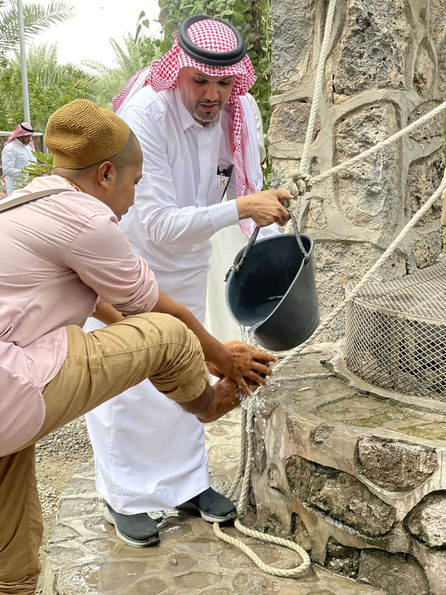 nonet911's tweet photo. إثراء تجربة.. 
لـ #ضيوف_الرحمن 
مسجد العصبة وبئر الهجيم..
التي تعد من المعالم التاريخية المرتبطة بالسيرة النبوية.
#هي_المدينة https://t.co/7iBg3S34fk