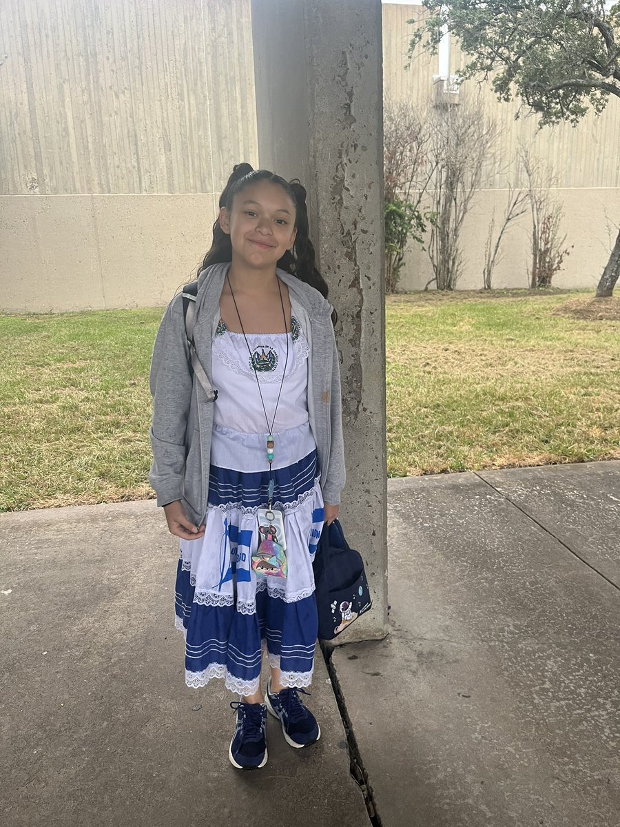 itsmeRoxyS's tweet photo. HISPANIC HERITAGE MONTH @KilloughEagles  #IMKMS #wearealief  @AliefISD https://t.co/G2QDYt5JSq