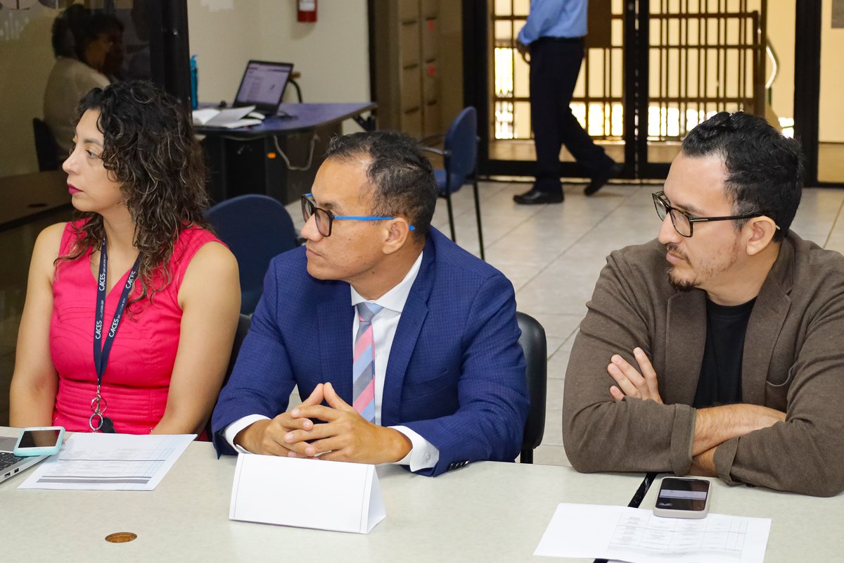 UdeGuayaquil's tweet photo. La Dra. Sofía Lovato Torres, Rectora UG (S), mantuvo una reunión con los evaluadores del @Caces_Ec, con el objetivo de realizar una revisión al plan de mejoramiento al proceso de acreditación de la carrera de Medicina, en la parte administrativa laboratorios, aulas y simuladores. https://t.co/81tnx4mgjO