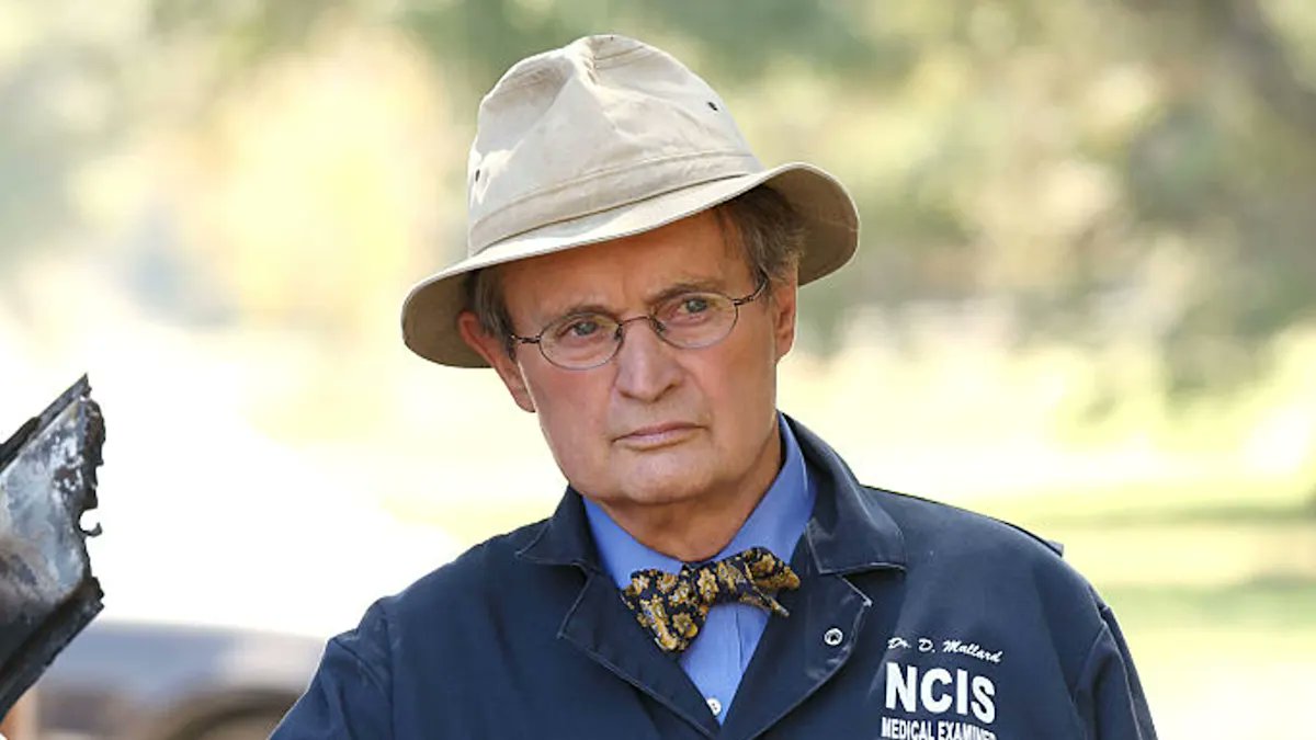 CerfiaFR's tweet photo. 🇺🇸⚫️ FLASH | L’acteur David #McCallum est décédé à l’âge de 90 ans. Il jouait notamment le Dr Ducky dans la série #NCIS. 🕊 https://t.co/Bcvf9ZFrEE