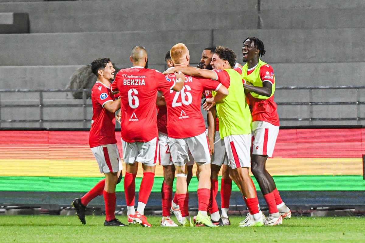 _BeFootball's tweet photo. Le FC Rouen s'impose 1-0 sur la pelouse de Sochaux ! ❤️🤍

Les promus sont 4e de National. 🤯 https://t.co/ei2rfThsph