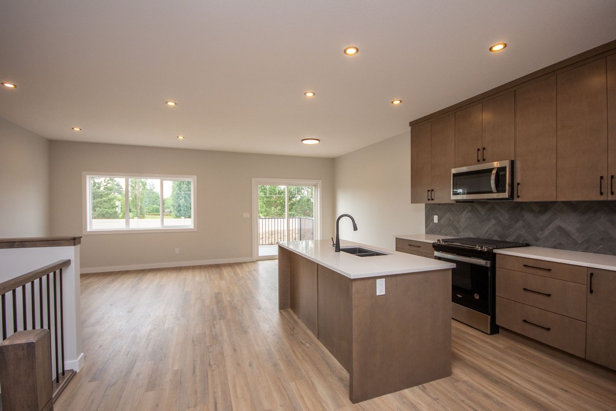 laebonhomes's tweet image. #MoveInMonday | Pack your bags, this fully finished bungalow is ready and waiting for you to call it home 🏡 

📌5 Terra Close #RedDeer
🛌 3 bdrms + main floor office 🛀 2.5 baths
👗 Spacious primary suite with 2 walk-in closets!
💲 Offered at $599,900
👉 laebon.com/5-terra-close-1