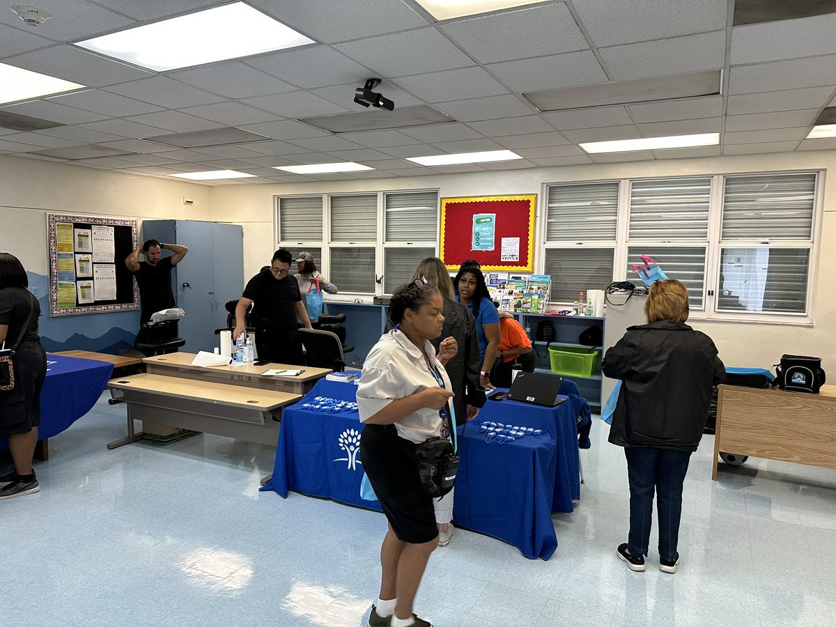 MSMSEagles's tweet image. Thank you to the @MDCPSWellWay Team for a great event for all our faculty and staff: sharing great @CareATC &amp;amp; @Cigna resources and providing free massages! @MDCPS @MDCPSCentral @SuptDotres @DannyEspinoD5