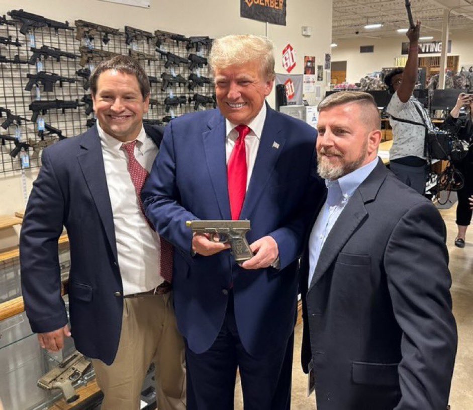 HOW COOL?! Donald J. Trump just purchased a Glock in South Carolina. I love this President!!