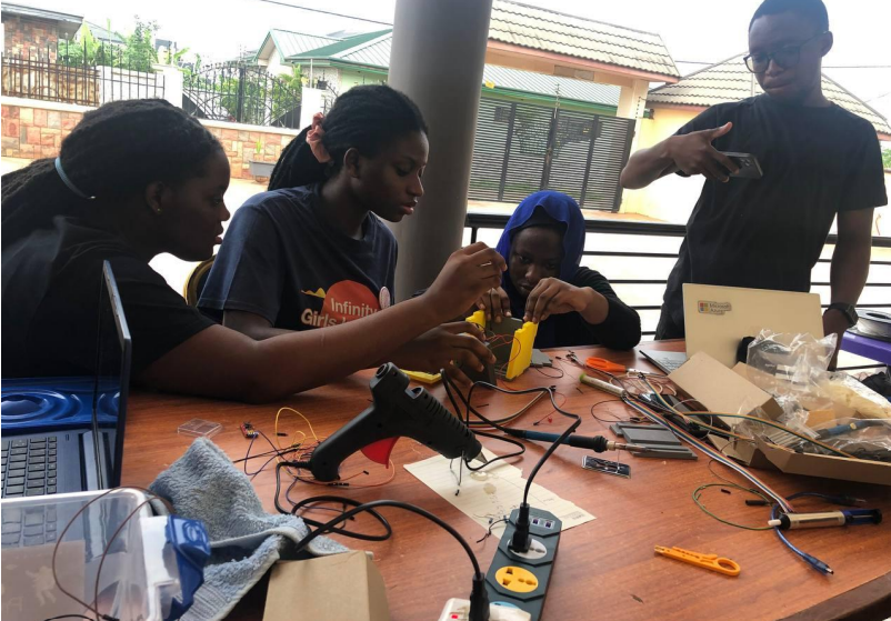 AIMSGhana's tweet image. 🚀The Infinity Girls in Space Project empowers girls in Ghana with #STEM skills. 💪 100+ girls from 37 schools, including 40 from our #GMSP, learned CubeSat tech &amp;amp; launched prototypes into the Earth's lower atmosphere! 
More here: bitly.ws/VEEF
#STEMGirls #Innovation