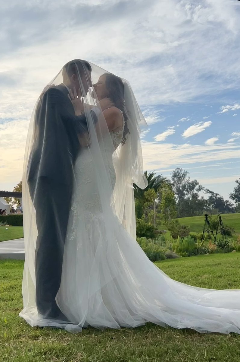 DustinChapas's tweet photo. 🎉 Still buzzing from our wedding on 9/22/23 at Wedgewood Sterling Hills! Surrounded by 80 loved ones, every moment overflowed with joy and love. From the fun-filled ceremony and amazing beer boys to emotional vows, the day was magical. 🕺💃 #NewlyWeds #BestDayEver https://t.co/miDseH0TXO