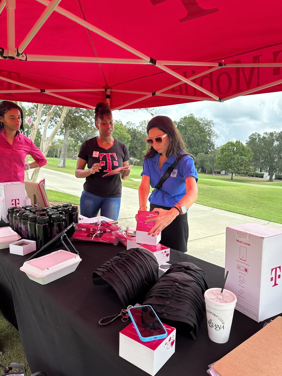 TeeTeeRod's tweet image. We had a blast with the Kidney Foundation at their golf tournament 💕🪩🏌🏽‍♀️@Karenthesprint1 @CNNicolle