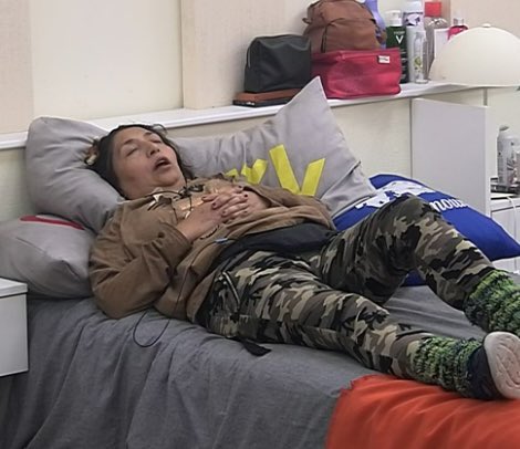 nanitzaa's tweet photo. El rai diciendo por enésima vez que no conocía al panchito y yop:
#LaResistenciaLulo https://t.co/o9XatKRwy5