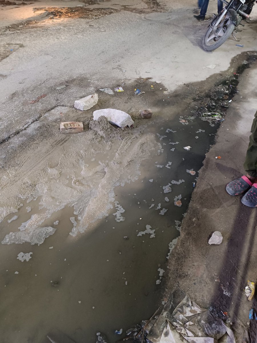 <a href="/MCDdelhi/">MCD Delhi</a> <a href="/ArvindKejriwal/">Arvind Kejriwal</a> <a href="/AAPNareshBalyan/">Naresh Balyan</a> Atul Chowk, Bhagwati Garden Extn. Uttam Nagar में पिछले 15 दिनों से Road में sewar का गंदी पानी निकल रहा है जिससे dengue होने का chances है,आम नागरिक को सबको परेशानी हो रही है, कृपया संज्ञान लेकर इसको मरम्मत अति शीघ्र कराने की कृपा करें