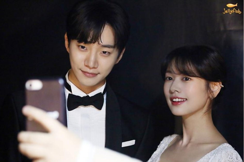 ijuno_admr's tweet photo. Jung So Min mentioned Lee Junho at recent interview and be a headline in Naver main page.
She talked about LJH contacted her and couldn't make it to #30DaysVIPPremiere bcs he had other schedule n asked about the movie aww ๐ฅน
https://t.co/iZ81uZzVoR
#LeeJunho #์ด์คํธ https://t.co/4igFxaH2tr