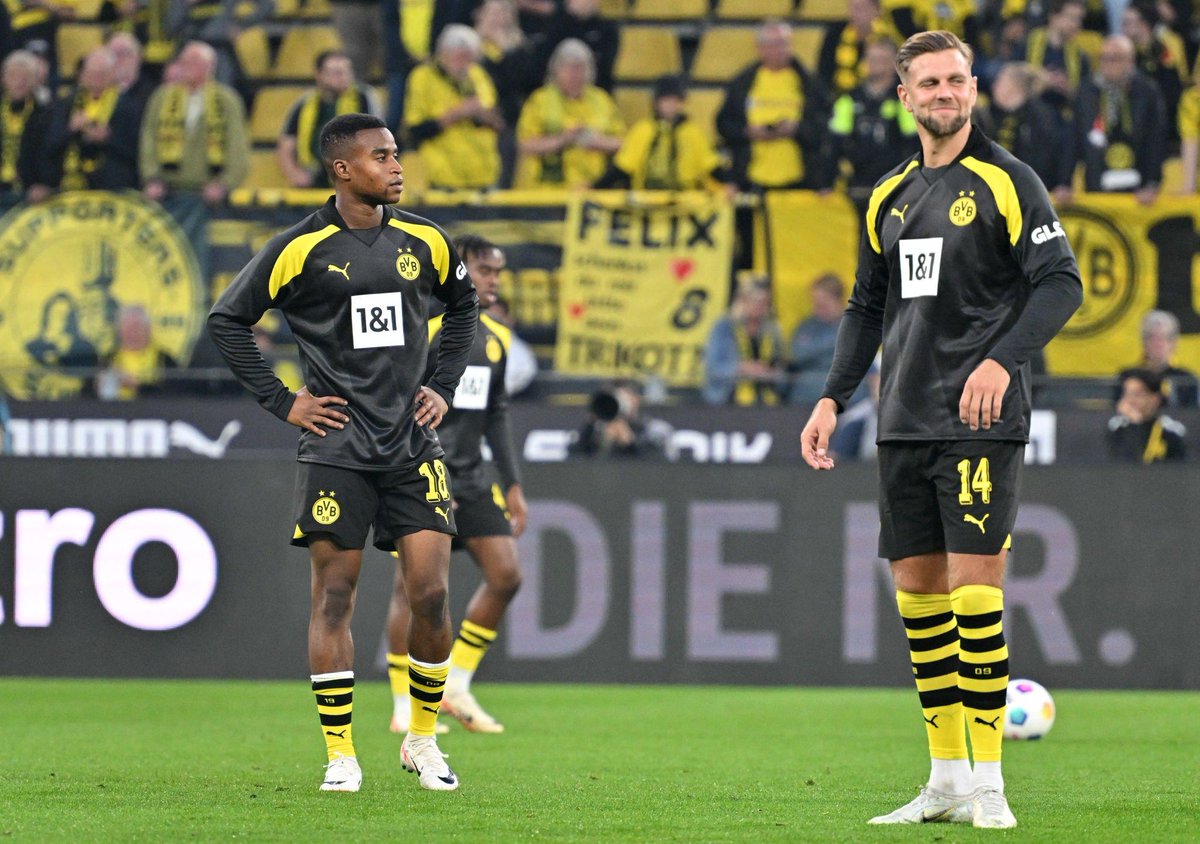 aritrabvb1909's tweet photo. Yousouffa Moukoko was shown a clear plan when he extended his contract back in January. He got offers from Leipzig in January, but he stayed in Dortmund because of Terzic. Now he is anything but satisfied with his role as number 3 behind Sébastien Haller and Niclas Füllkrug. A transfer is therefore imminent in winter. [@berger_pj]