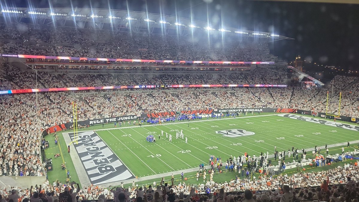Paycor is PACKED for Monday Night Football.

65,158 is the attendance. #WhoDey