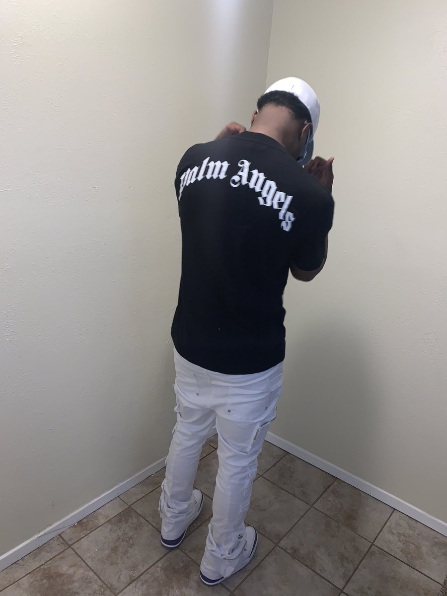 ag254_'s tweet photo. I been puttin' every dollar up like it's my last money 💰 https://t.co/QnmnloSchE
