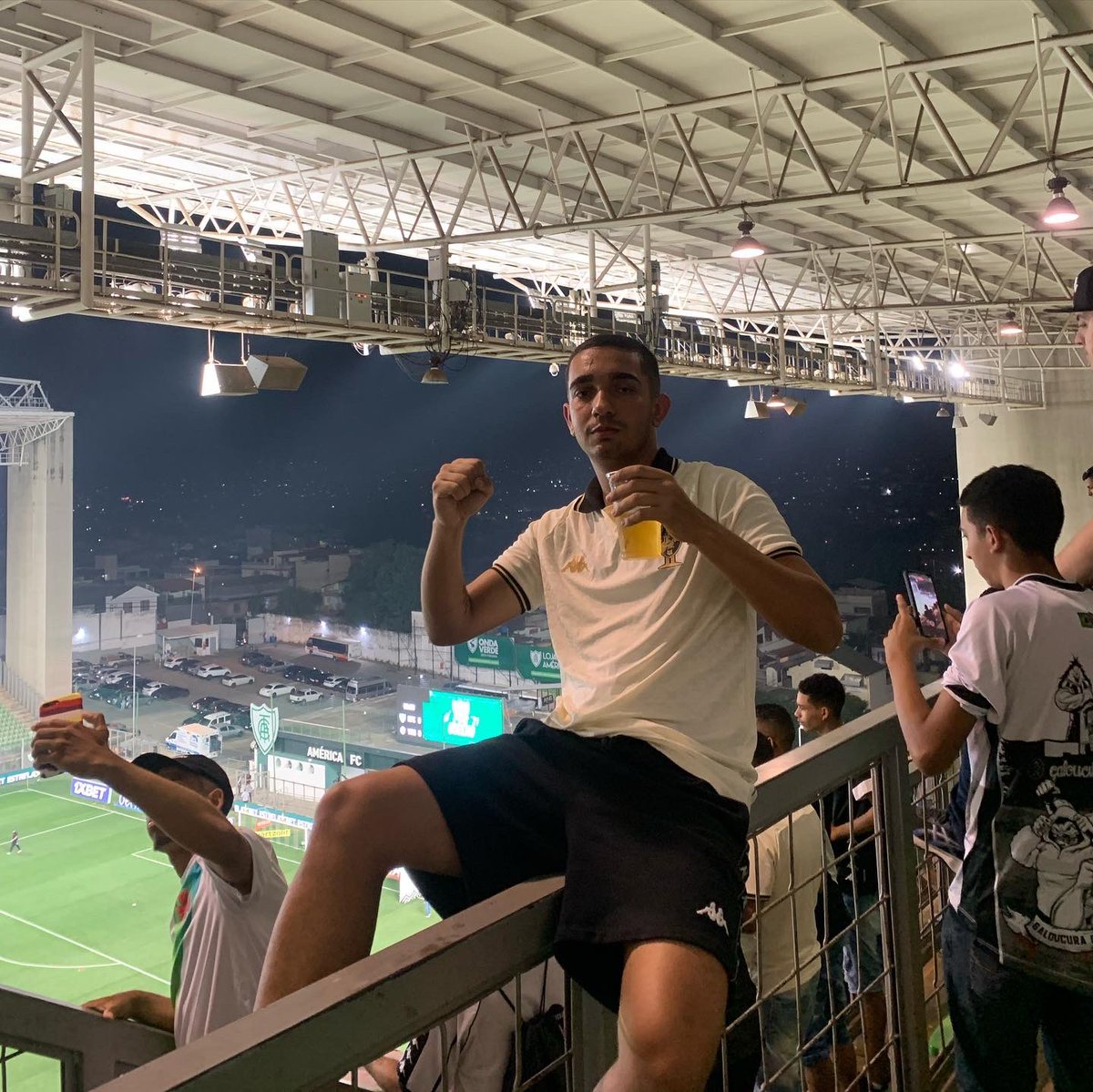 geovannilima5's tweet photo. NO VA A BAJAR!!!
+3✅
+1🏟️ https://t.co/wW8ZzEPZbD