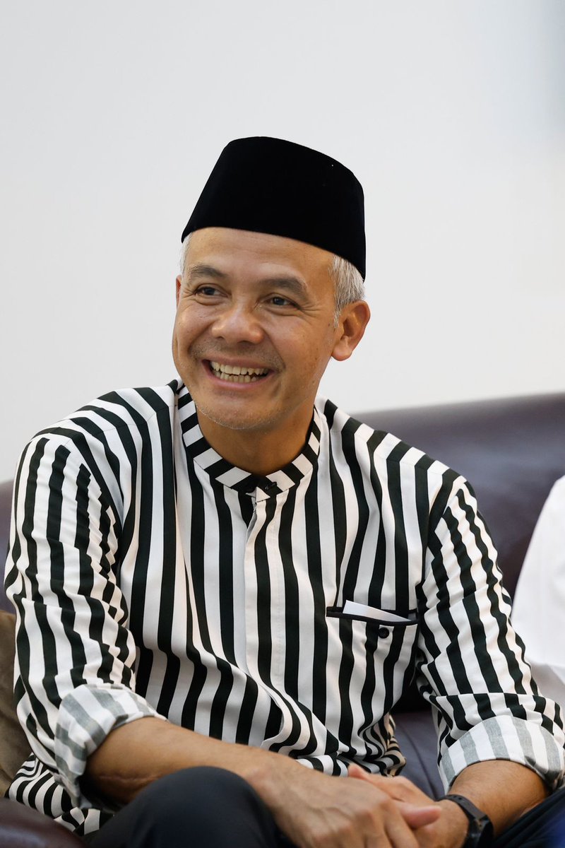 Dengan atau tanpa Jokowi dan keluarganya, hati saya 100% selalu untuk Ganjar Pranowo

Indonesia butuh pemimpin yang bisa BERDIRI dikaki SENDIRI, bukan NEBENG ke orang lain

Indonesia butuh pemimpin dengan ORIGINALITAS gagasan, bukan sekadar melanjutkan karya orang lain

Indonesia