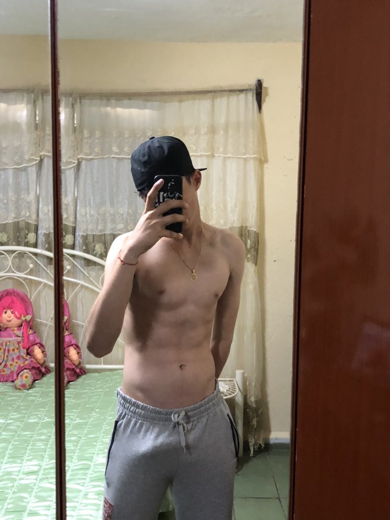 _xsmpr777's tweet photo. Necesito hacerme algunos tattoo  😔🤧 https://t.co/XsNI2g9GeD