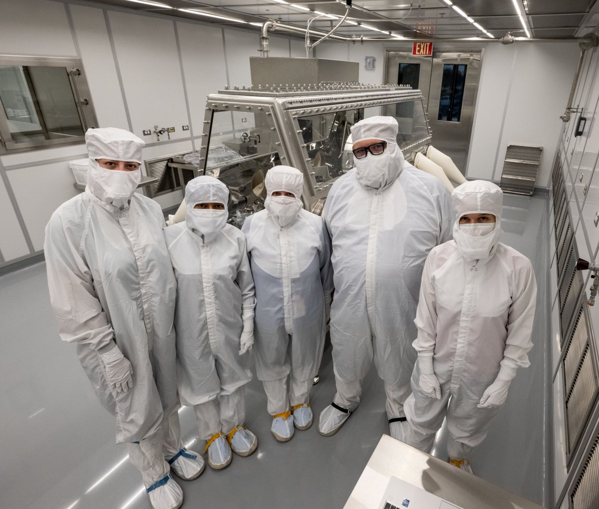 NASASolarSystem's tweet photo. The sample is now in Houston! The @Astromaterials curation team at @NASA_Johnson will carefully collect the sample from the capsule and prepare it for distribution and storage. 70% of the sample will be preserved for future generations to study. https://t.co/Li41TbcOLc https://t.co/28GOrLVokx