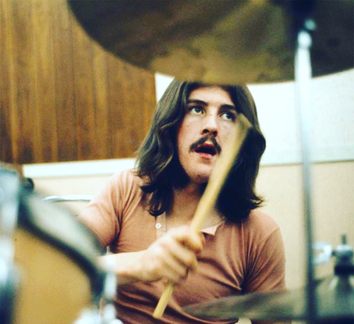 Lost #OnThisDay 43 years ago. Rest legend. 🤘🥁🤘

#JohnBonham #LedZeppelin