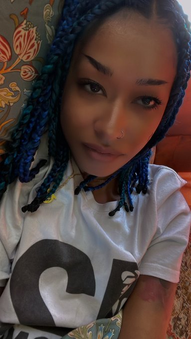 Hi 🥰💙 https://t.co/OTX5t5DayD