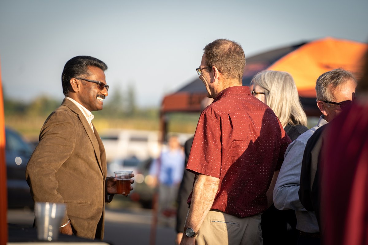 OSUAgSci's tweet image. Another great Harvest Dinner last Friday hosted by Surendra Dara! Such an amazing event to connect with our partners and celebrate Oregon agriculture and the #NWREC research that helps support it! #AgSci @calveggies #GoBeavs

Recap Video: youtu.be/FB9r1TzQ_4c