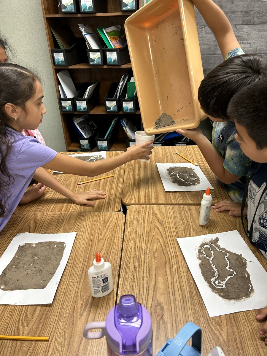 Ndele_teach's tweet photo. We are studying the country of #Peru for #HispanicHeritageMonth @Carter_AISD Students had an opportunity to create their own Nazca Lines and draw an animal that we have learned about so far in our CKLA unit on Animal Classifications. #MyAldine https://t.co/DEROFIZDAD
