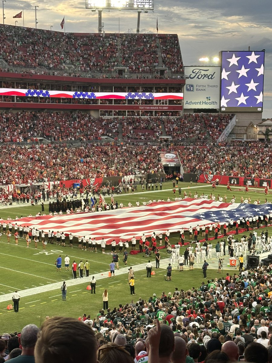 ymwkn5's tweet photo. A little Monday night in Tampa Bay https://t.co/akGxJSWFRS