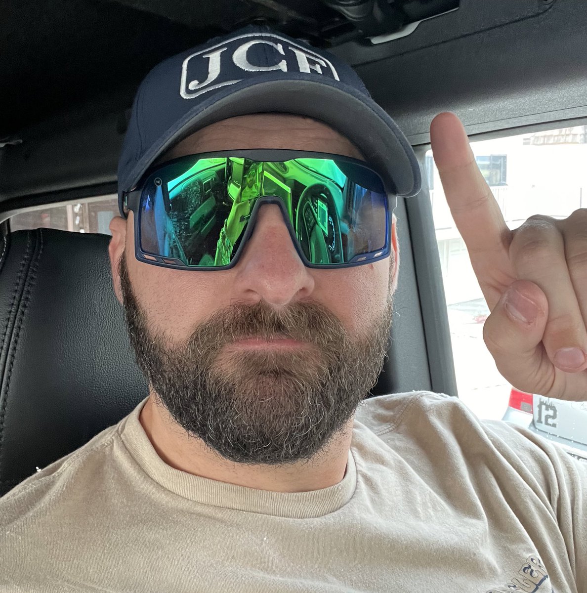 mikegolicjr's tweet image. Victory Monday for those of us in the center of the NFL/Taylor Swift Venn Diagram. shades courtesy of the fine folks at @Knockaround (which you can get for as low as $28), bracelets courtesy of 3 concerts on the Eras Tour. #Knockaround