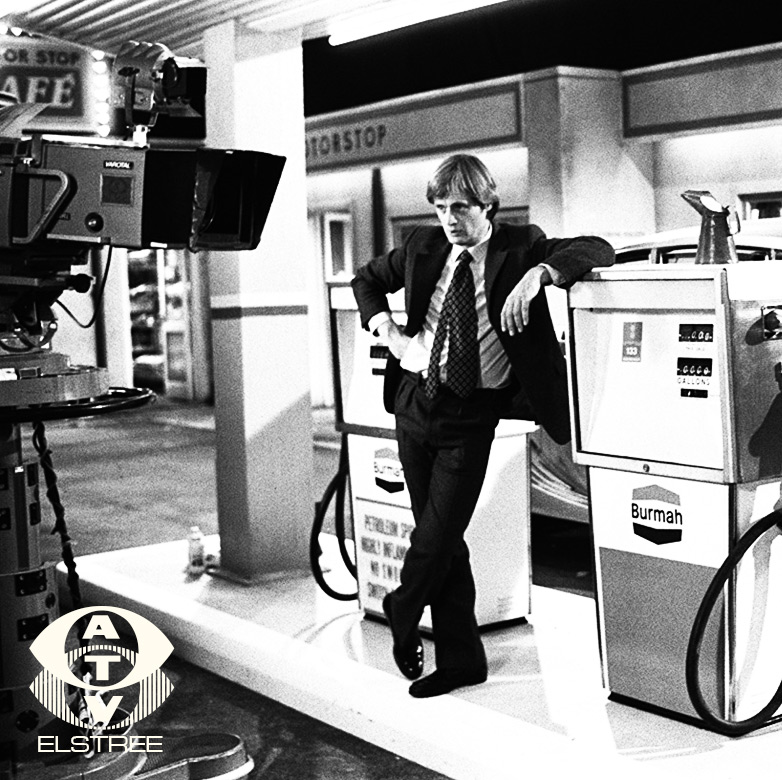 ATVElstree's tweet photo. Remembering David McCallum, 1933-2023, in Sapphire and Steel alongside Joanna Lumley. #DavidMcCallum https://t.co/OJFpiFz4wo